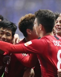  门兴格拉德巴赫队长伤愈复出，率队逆转战胜狼堡  