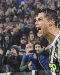  都灵德比爆发冲突，布雷默染红下场  