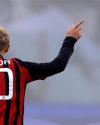  AC米兰绝杀拉齐奥稳居前三  