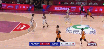  罗马快速转换打出高效，狼队反击连入两球奠基  